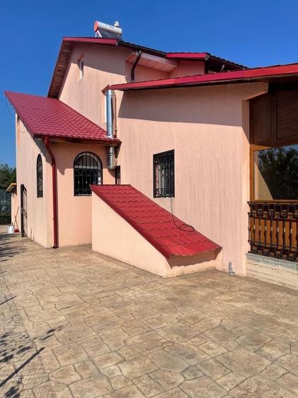 Casă cu 4 camere în Garoafa