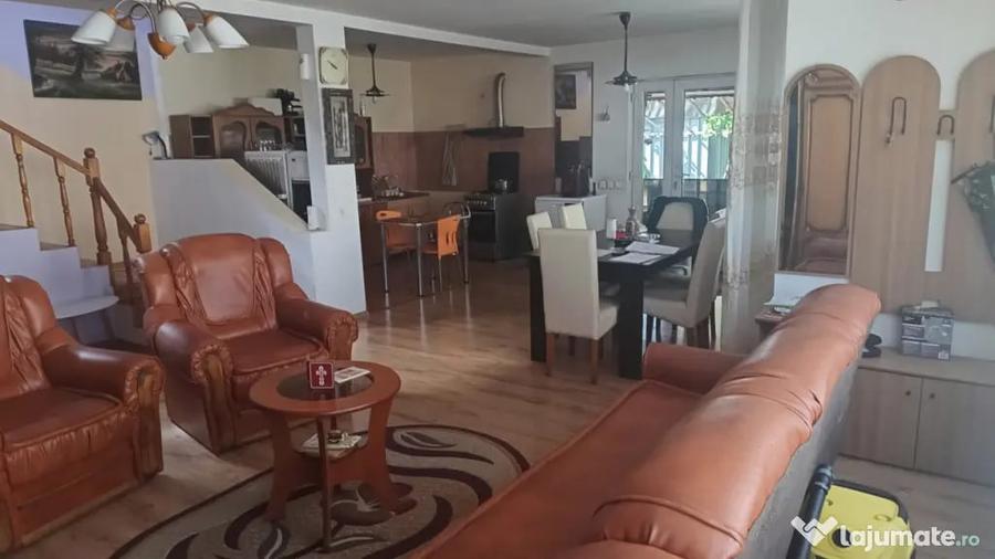 Casă cu 5 camere cu Teren 250 Mp în Brestei
