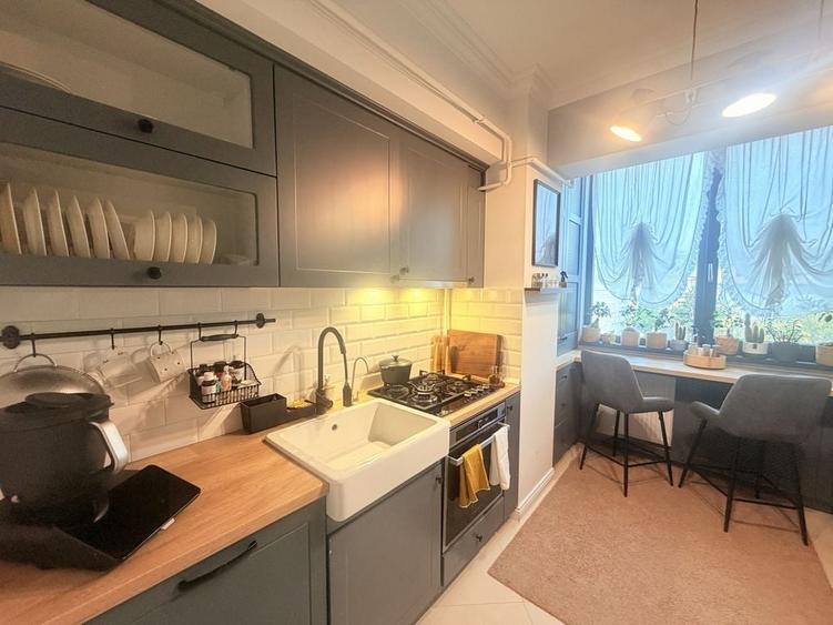 Apartament cu 3 camere decomandat în Central