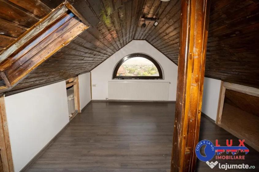 Casă cu 7 camere cu Teren 209 Mp în Monumentului