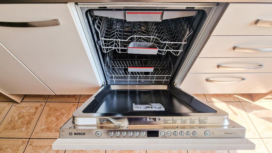 Apartament cu 3 camere decomandat în Alexandriei
