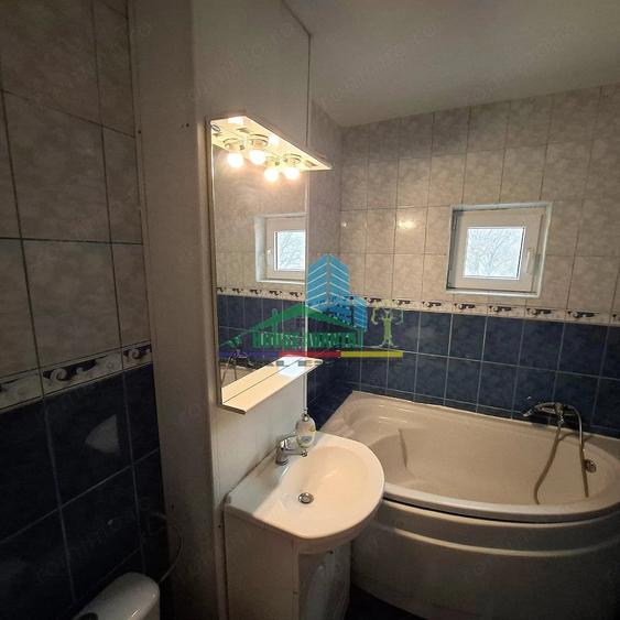 Apartament cu 4 camere decomandat în Central