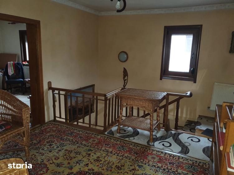 Casă cu 5 camere cu Teren 520 Mp în Vlădești