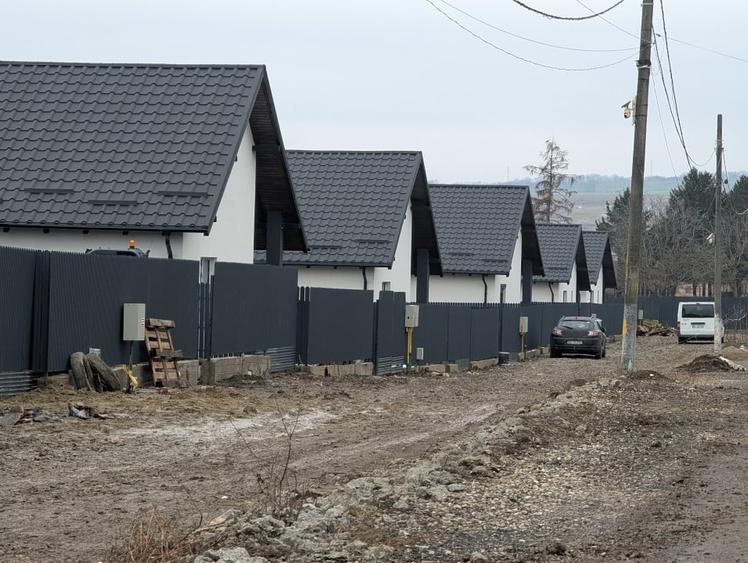 Casă individuală cu 4 camere cu Canalizare în Central