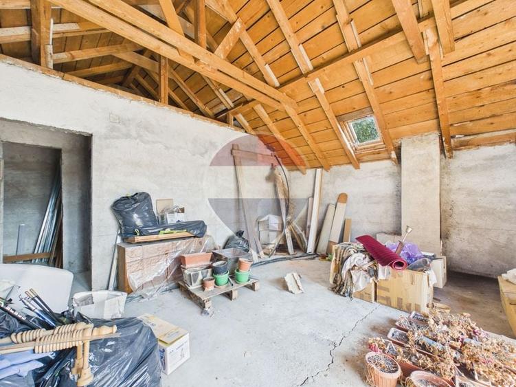 Casă individuală cu 6 camere cu Teren 2800 Mp în Butimanu