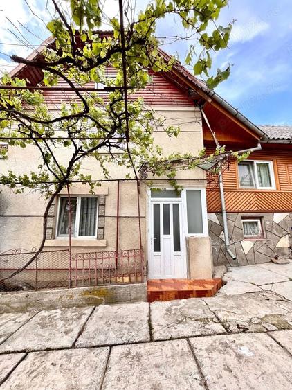 Casă cu 6 camere cu Teren 2803 Mp în Buciumeni