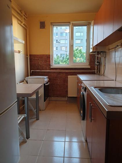 Apartament cu 2 camere semidecomandat în Vatra Luminoasă