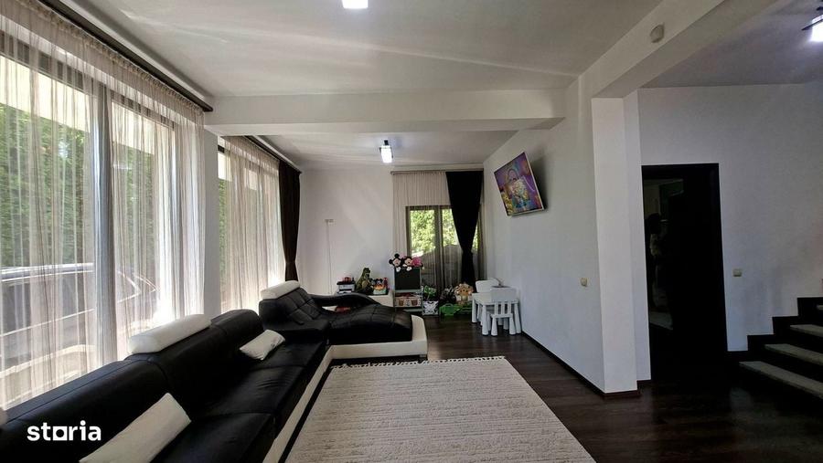 Casă cu 4 camere în Ștefănești