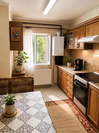 Apartament cu 3 camere decomandat în Soarelui