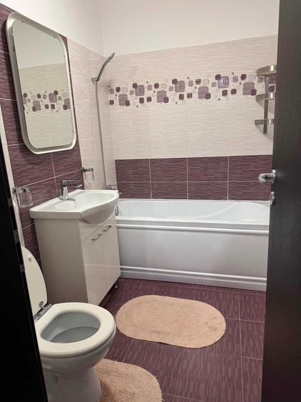 Apartament cu 3 camere decomandat în Runcu