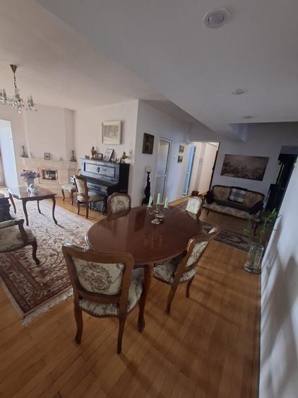 Apartament cu 4 camere decomandat în Central