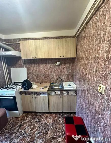 Apartament cu 3 camere decomandat, mobilat în Freidorf