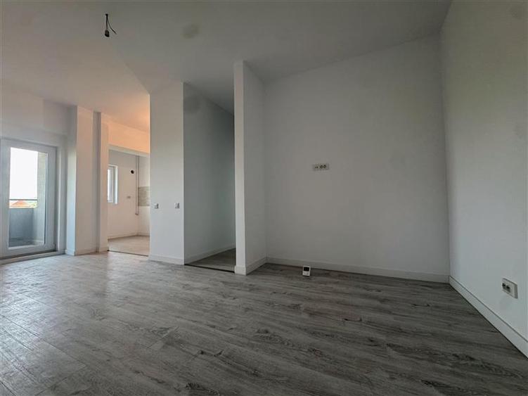 Apartament cu 2 camere semidecomandat în Aeroport