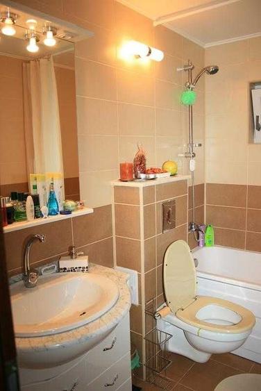 Apartament cu 3 camere decomandat în Exterior Vest