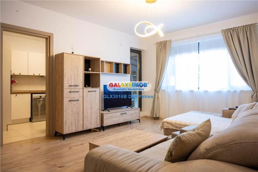 Apartament cu 3 camere semidecomandat, mobilat în Băneasa