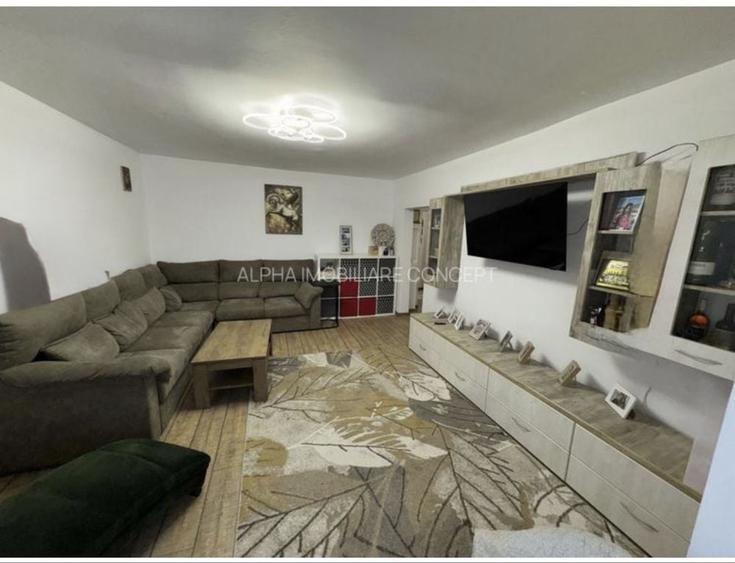 Apartament cu 3 camere decomandat în Exterior Vest