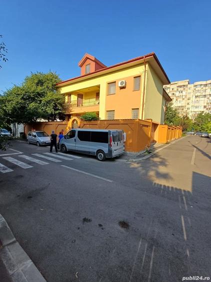 Casă cu 12 camere cu Teren 400 Mp în Micro 17