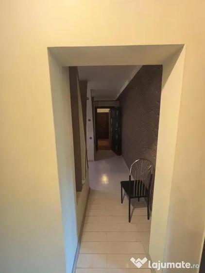 Apartament cu 3 camere semidecomandat în Drumul Taberei