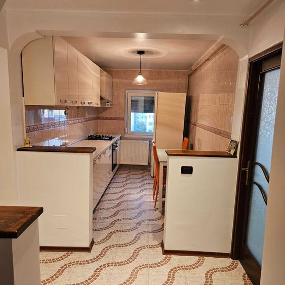 Apartament cu 3 camere decomandat în Central