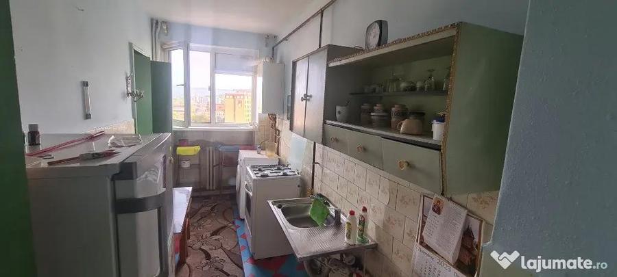 Apartament cu 2 camere decomandat în Podu Roș