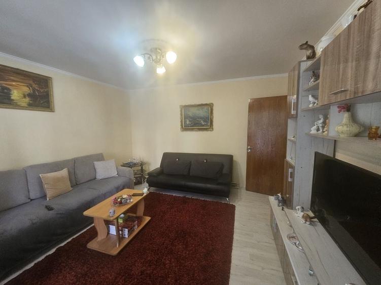 Apartament cu 4 camere decomandat în Exercițiu