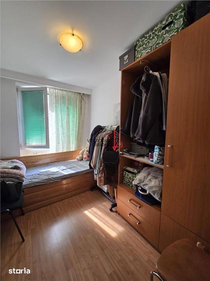 Apartament cu 3 camere decomandat, mobilat în Tei