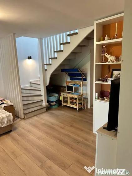 Casă cu 5 camere cu Teren 3029 Mp în Central