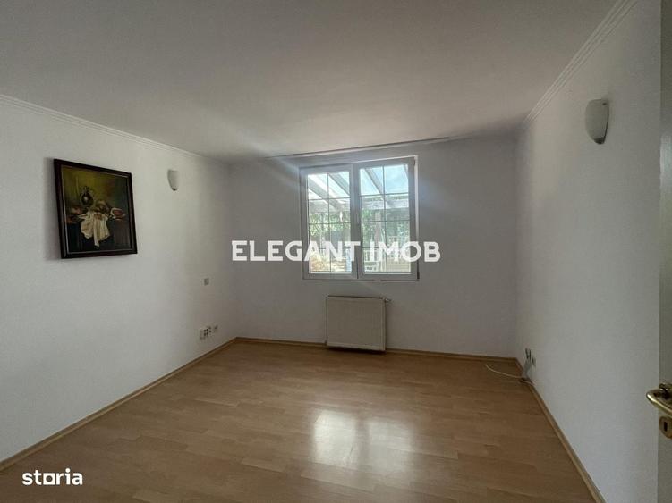 Casă cu 4 camere în Ostratu