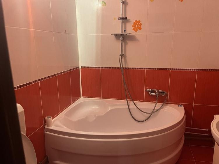 Apartament cu 3 camere decomandat în Gorjului