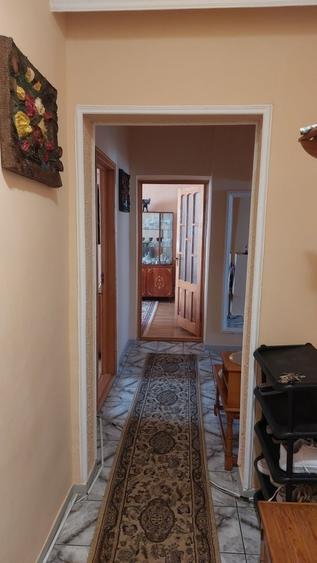 Apartament cu 4 camere decomandat în Central