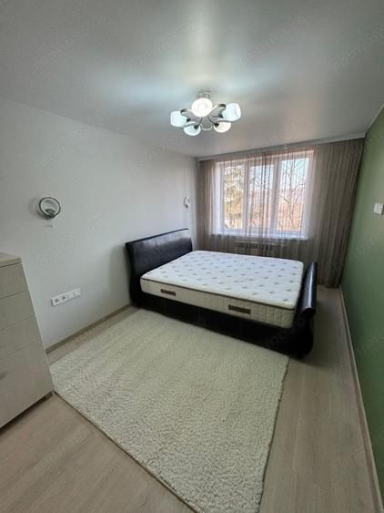 Apartament cu 3 camere decomandat în Florilor
