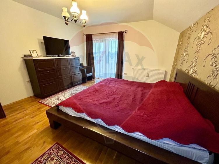 Casă cu 4 camere cu Teren 589 Mp în Sântandrei