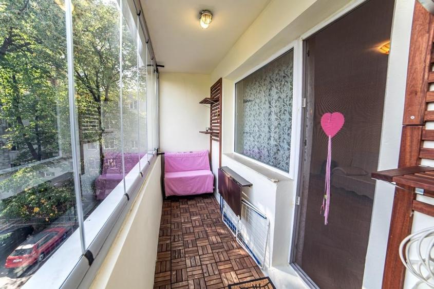 Apartament cu 4 camere decomandat, mobilat în Titan