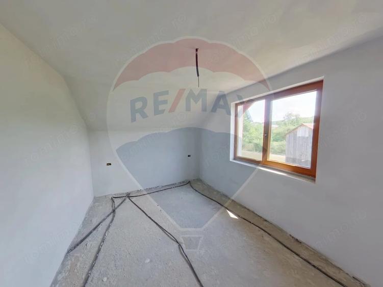 Casă cu Teren 2124 Mp în Crăciunești