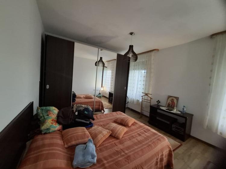 Casă individuală cu 6 camere cu Canalizare în Sânandrei