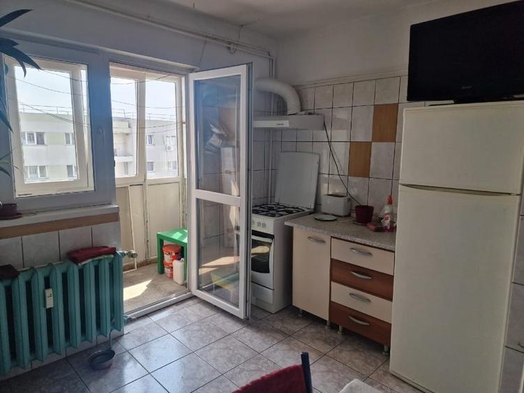 Apartament cu 3 camere decomandat, mobilat în Ștefan cel Mare