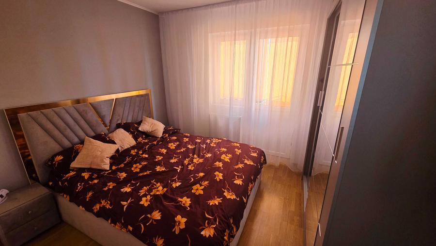 Apartament cu 3 camere decomandat în Exterior Vest