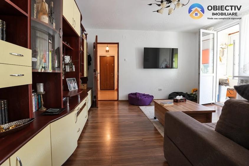Apartament cu 3 camere semidecomandat în Central