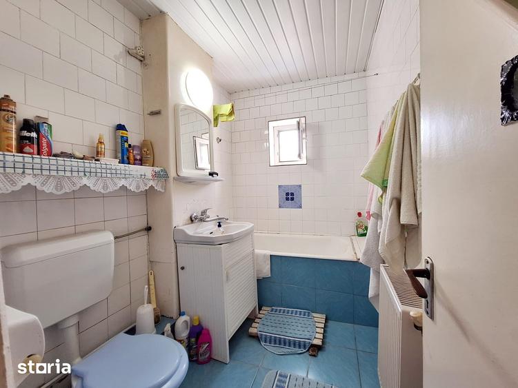 Apartament cu 3 camere semidecomandat în Mioriței
