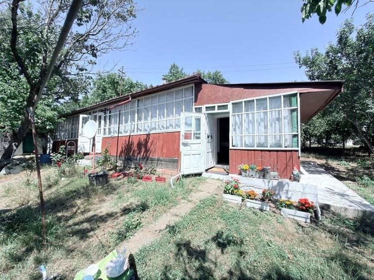 Casă cu 2 camere cu Teren 2204 Mp în Central