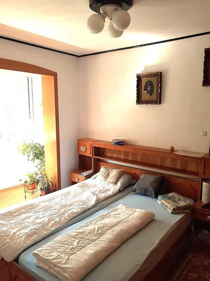 Apartament cu 3 camere semidecomandat în Dacia