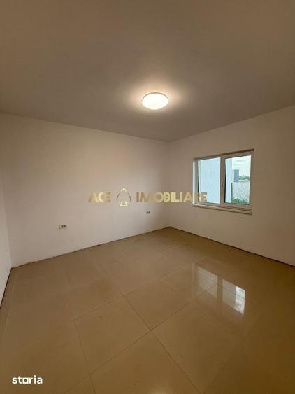 Casă cu 5 camere cu Teren 250 Mp în Vărăști