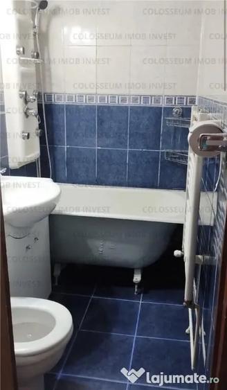 Apartament cu 3 camere semidecomandat în Florilor