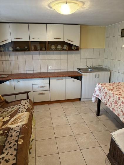 Casă cu 4 camere în Florica