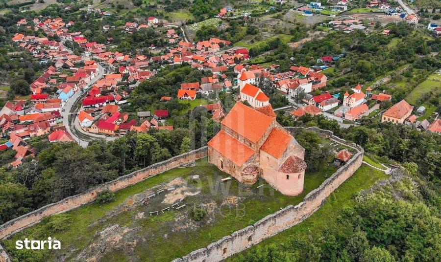 Teren de 4600 mp, în Central