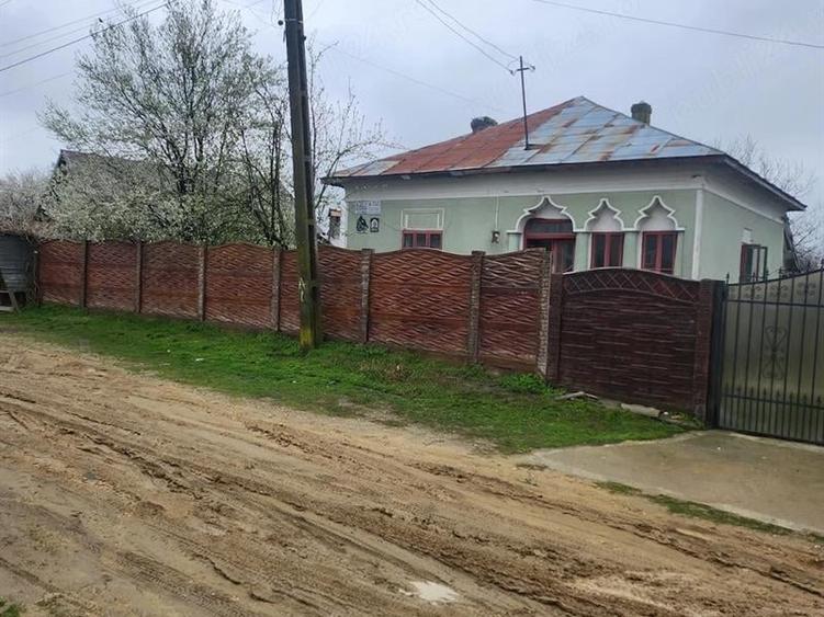 Casă individuală cu 3 camere cu Teren 1500 Mp în Nedeia