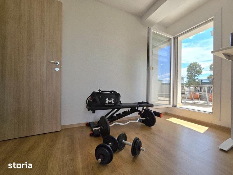 Apartament cu 3 camere semidecomandat în Ștefăneștii de Jos