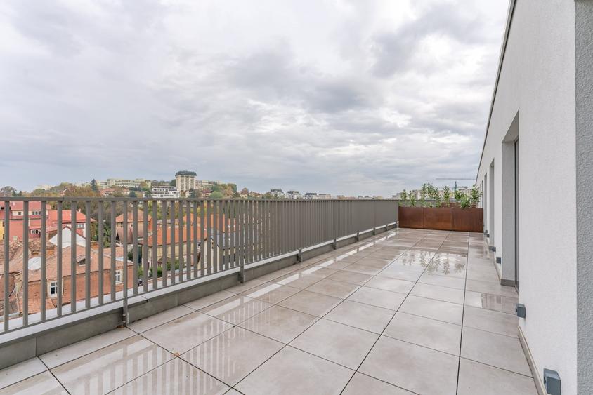 Apartament cu 3 camere decomandat, mobilat în Ultracentral