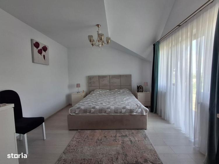 Casă cu 4 camere în Bucium