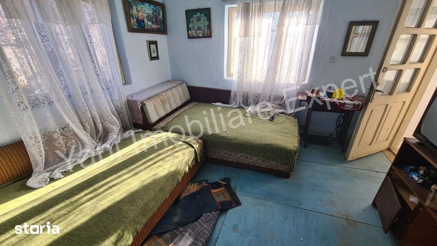 Casă cu 2 camere cu Teren 3500 Mp în Merișani